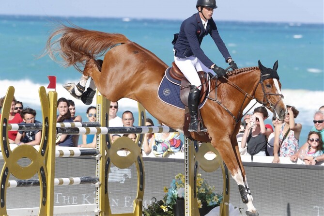 Emerald and Harrie give an outstanding performance in Miami