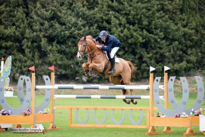 Jos wins the 1.35m class CSI2* at Zandhoven with Karibou Horta