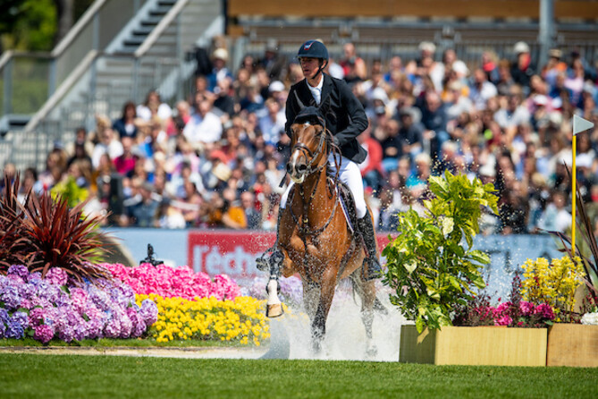 5th place for Jos and Valentine Belmaniere in the Derby of CSIO5* La Baule.